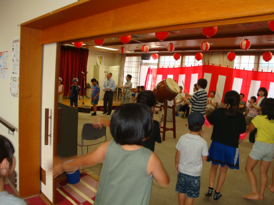 子どもたちと盆踊り