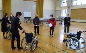 車椅子の体験実習の様子