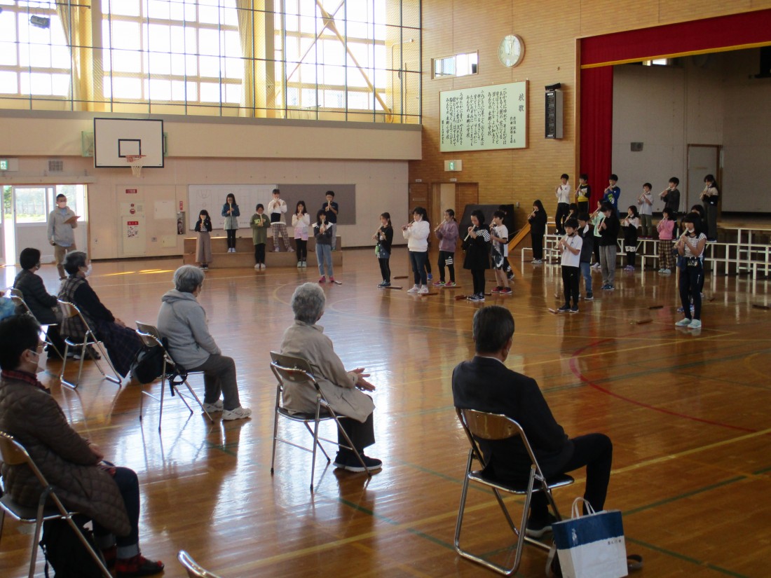 本郷小学校4年生の発表の様子