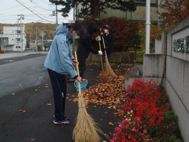 落ち葉拾い